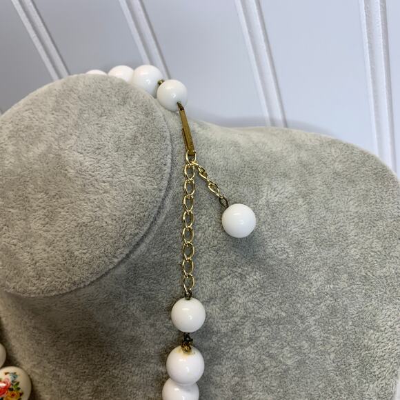 Vintage 70s Beaded Necklace White Floral 18" total - Picture 3 of 4